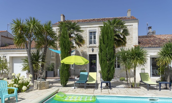 Saint-Porchaire Cottage | Cottage 4 people in exceptional 4 * villa. In the heart of the shopping village