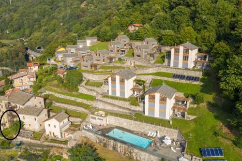Bellano Apartment | Cottage by the pool with stunning lake view