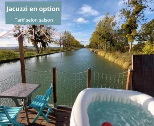 Ouges Boat Rental | Cottage flottant terrasse jacuzzi option aux Portes de Dijon