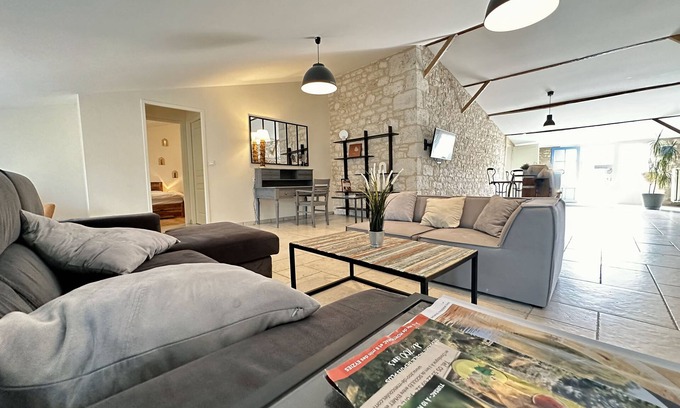 Thenac Cottage | Cottage for 8 persons in the heart of a vineyard at Thenac, Dordogne