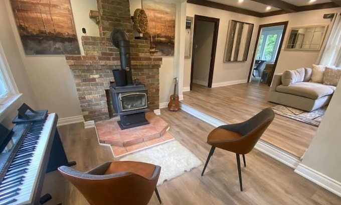 Hamilton House | Cottage for Groups Hamilton - 4 Acres of heaven