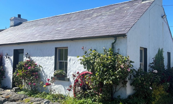 Ballycastle Cottage | Cottage in Ballintoy, Causeway Coast - sleeps 5