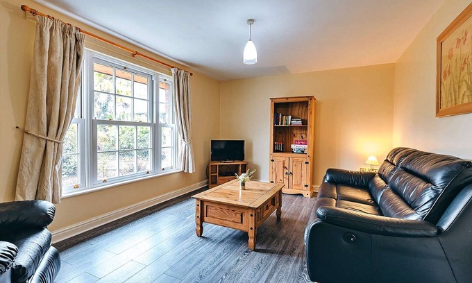 Eaton Mascott Cottage | Cottage in Netley Hall with Scenic Trails