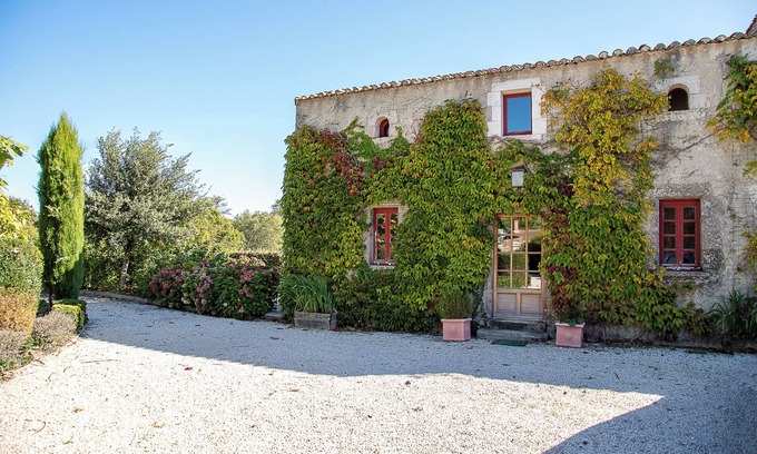 Landevieille House | Cottage 'Le Lodge 4 Pers 10min Plage' with Private Terrace, Shared Garden and Wi-Fi