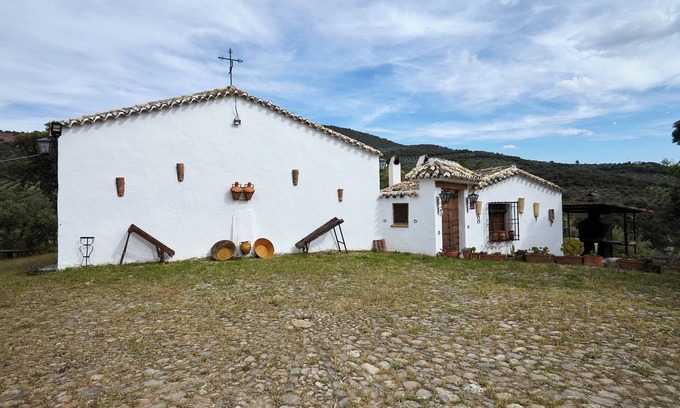 Castillo de Locubin Cottage | Cottage 'Majolero 3' with Shared Pool, Balcony and Wi-Fi