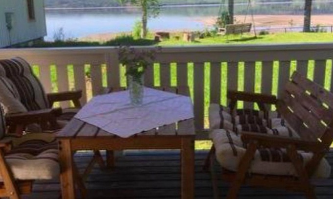 Hoting House | Cottage on a lake property by the lake Tåsjön