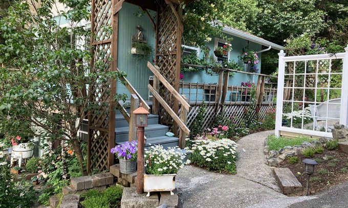 North Bend House | Cottage on the Bay with Gorgeous Views