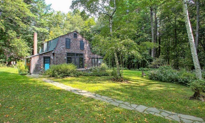 Taconic House | Cottage-style home, beautiful landscaping, large screened porch, fire pit,...