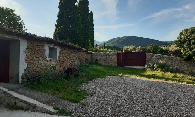 Poyales del Hoyo Cottage | Cottage. With stables and horses