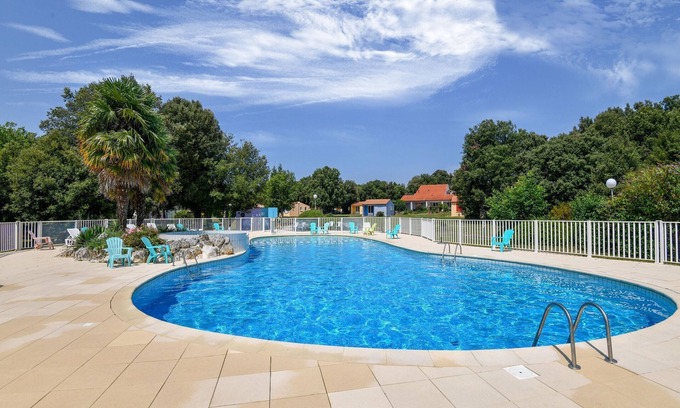 Saint-Savinien House | Cottage with swimming pool and activities