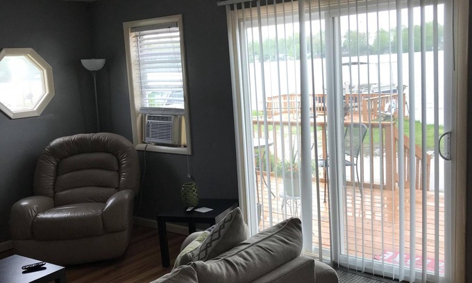 Delton Cottage | Cottages available on Crooked Lake.