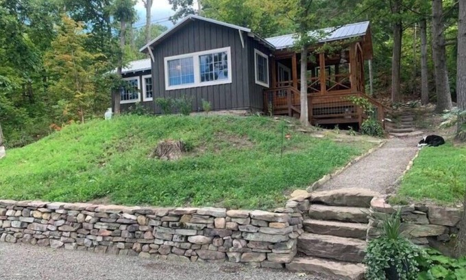 Hammondsport Cottage | Cotttage Core on Keuka