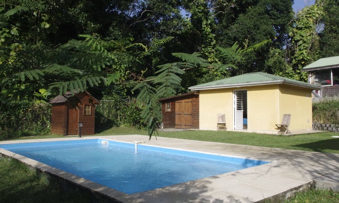 Petit-Bourg House | Country bungalow in a tropical garden with swimming pool