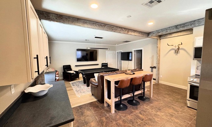 Payne County House | "Country Charm & Game Room Fun, Pool Table, Screens, & Xbox, Close to Stilly!"