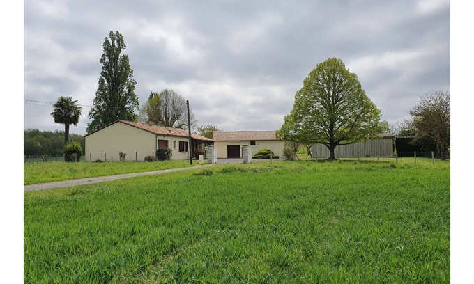 Chateau-l'Eveque House | Country cottage: Les Payants