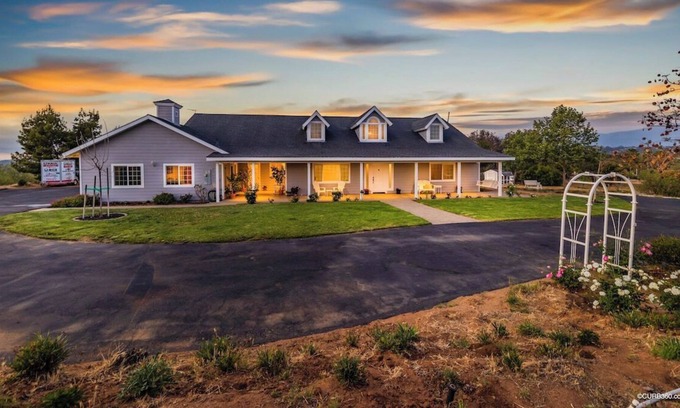 Valley Center House | Country Getaway! Summ