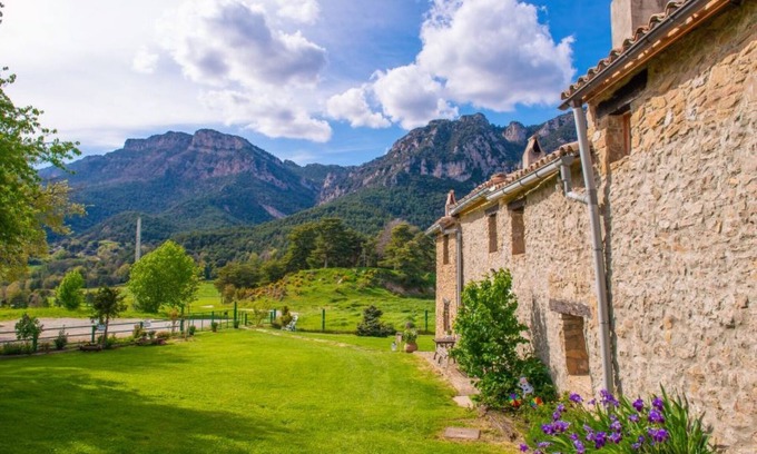 Capolat House | Country House 'Can Caubet I' with Mountain View, Shared Pool and Wi-Fi