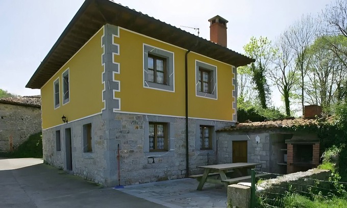 Arriondas House | Country House 'Collado Santo Tomás' Entire Property