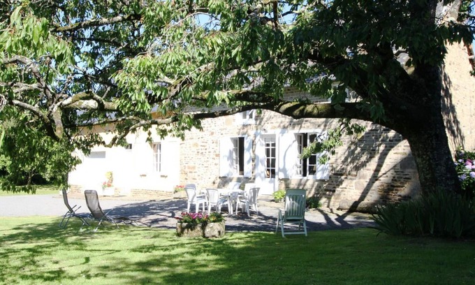 Saint-Loup Cottage | Country house near Mont St-Michel with garden, WiFi and parking