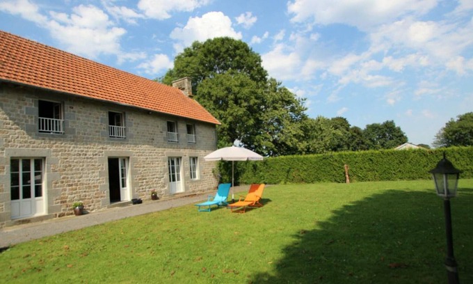 Beslon Cottage | Country house with garden, barbecue, and Internet in Beslon