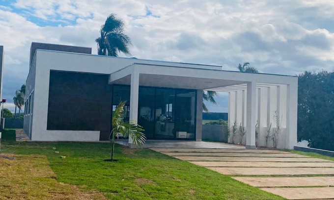 Itai House | Country house with solar-heated pool and barbecue area