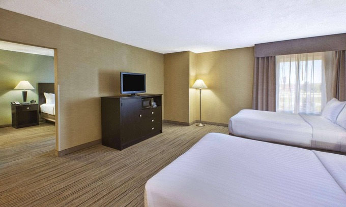 Benton Harbor Hotel | Country Inn & Suites by Radisson, Benton Harbor-St. Joseph, MI