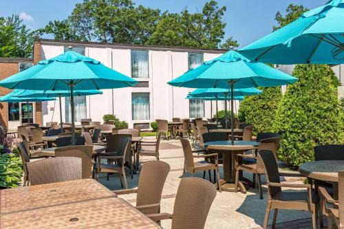 Traverse City Hotel | Country Inn & Suites by Radisson, Traverse City, MI