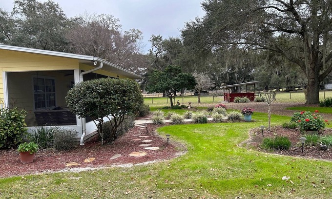 Leesburg House | Country living close to The Villages.