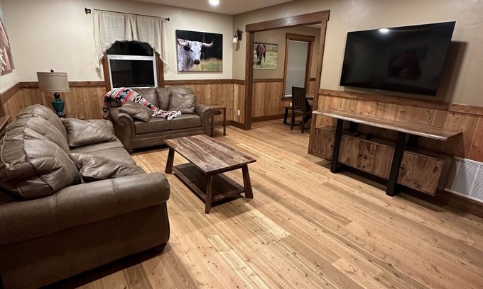 Superior House | Country Living. Cozy home located on small horse ranch