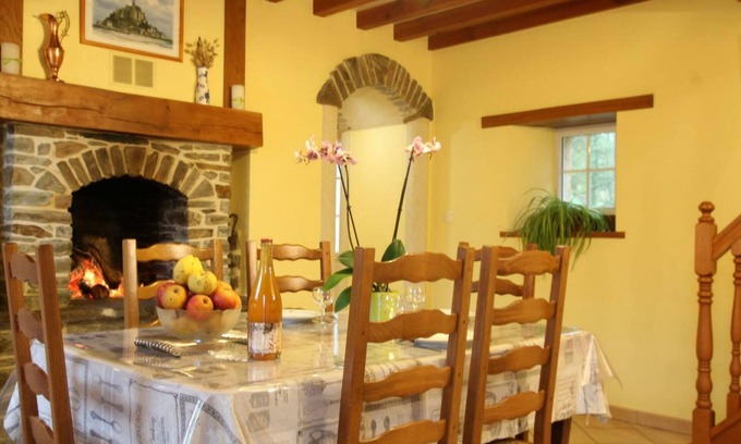 Saint-Jean-de-Savigny Cottage | Countryside Retreat: 3BR, Fireplace, Garden, Close to D-Day Beaches, Bicycles Provided