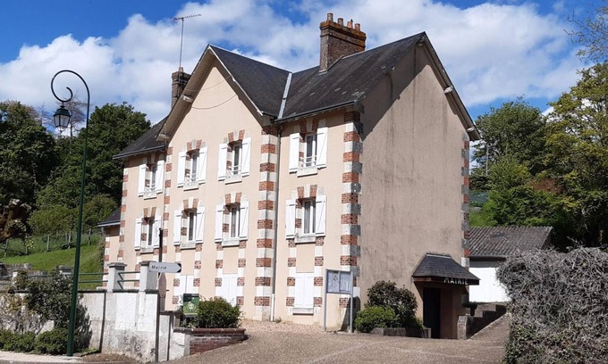 Sasnieres Cottage | Countryside Retreat: Modern Comfort in Historic School near Loire Castles & Beauval Zoo