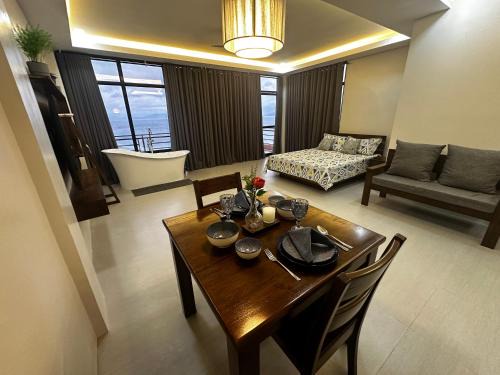 Sawang House | Couple Suite with Ocean View & Relaxing Tub Batangas