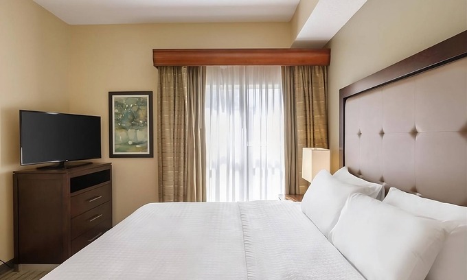 Feather Sound Hotel | Couples Reatreat! Outdoor Pool, Full Kitchen, Free Breakfast!