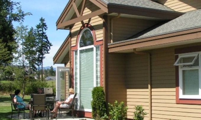 Comox Condo | Courtenay - Quiet luxury condo at Crown Isle