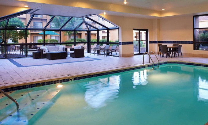 Crosswoods Hotel | Courtyard by Marriott Columbus Worthington