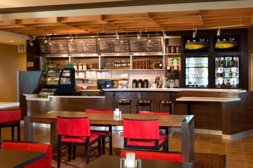 Midlothian Hotel | Courtyard by Marriott Dallas Midlothian at Midlothian Conference Center