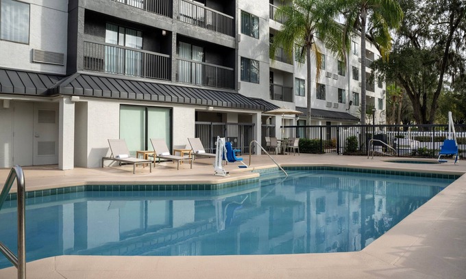Orlando Hotel | Courtyard by Marriott Orlando East/UCF Area