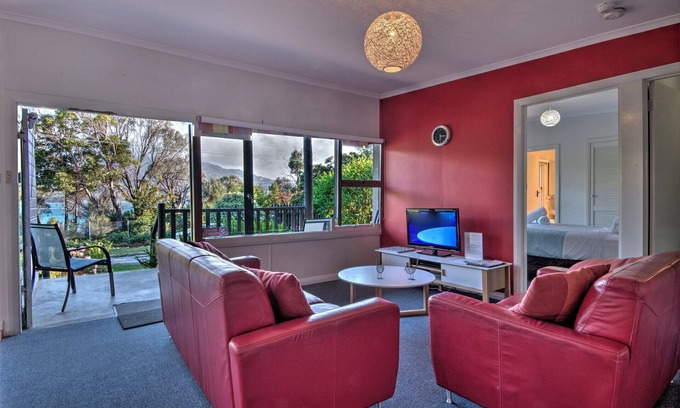 Coles Bay Apartment | Cove Beach Apartment 1 - Freycinet Holiday Houses