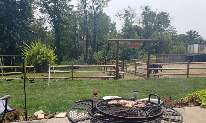 Dundee House | Cowgirl Quarters