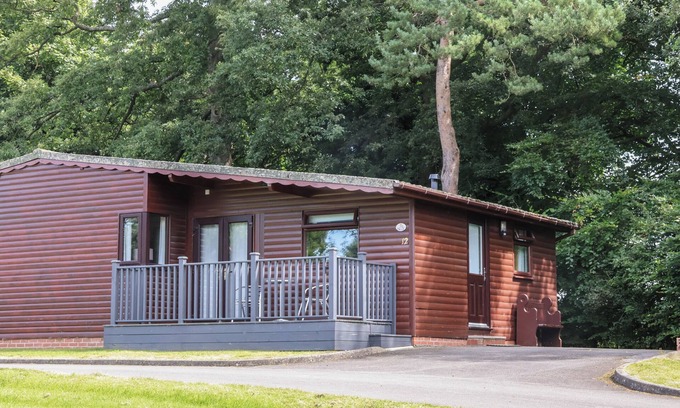 Saltburn-by-the-Sea Cottage | COWSLIP, pet friendly, with a garden in Saltburn-By-The-Sea