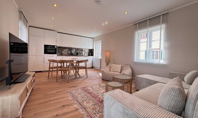 Floersheim Apartment | Cozy 1-bedroom Apt. WiFi, AC, in Flörsheim am Main/15 min to Frankfurt Airport