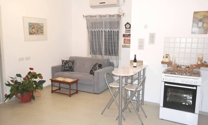 Rehovot Apartment | Cozy 1-bedroom apartment with WiFi, AC in welcoming Rehovot