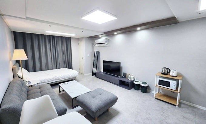 COEX Apartment | "Cozy 1-bedroom apartment in wonderful Seoul with WiFi, AC"