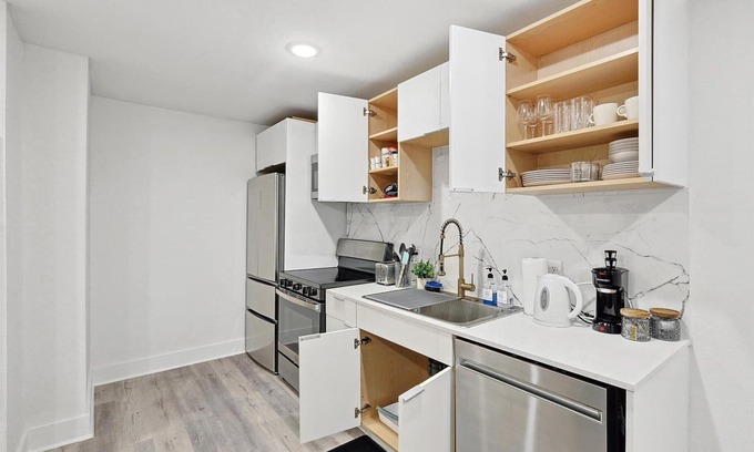 Old East Dallas Apartment | Cozy 1-bedroom apartment in welcoming Dallas with WiFi, AC