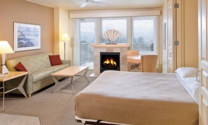 Seaside Condo | Cozy 1-bedroom condo in wonderful Seaside with fitness room, AC