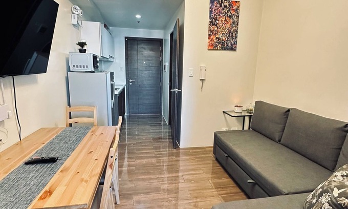 San Antonio Condo | Cozy 1-bedroom condo with WiFi, AC in charming Makati