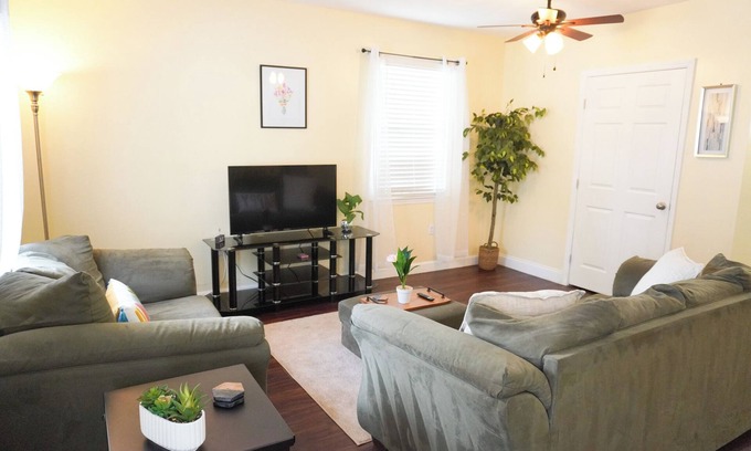 West Ashley House | Cozy 1-bedroom Guesthouse with WiFi/AC near Downtown Charleston