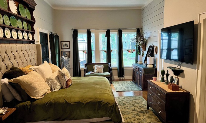 Livingston House | Cozy 1-bedroom house with WiFi and AC in charming Livingston