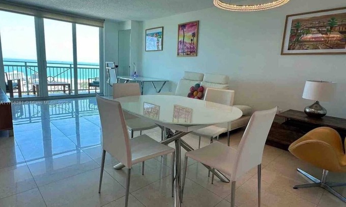 South Pointe Condo | Cozy 1-bedroom ocean view condo in the Yacht Club, South Beach, Miami Beach