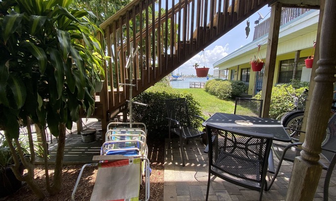 Bay Esplanade Apartment | Cozy 1 bedroom on the water!Apt.#2